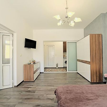Cozy 2-Bedroom Flat In The Very Center Of صوفيا المظهر الخارجي الصورة