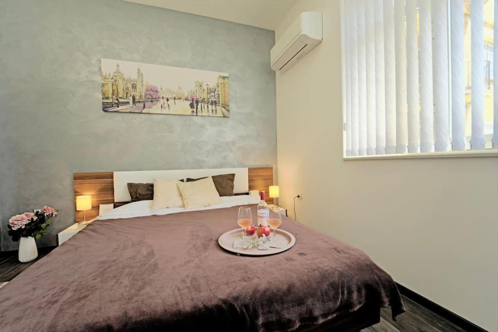 Cozy 2-Bedroom Flat In The Very Center Of صوفيا المظهر الخارجي الصورة