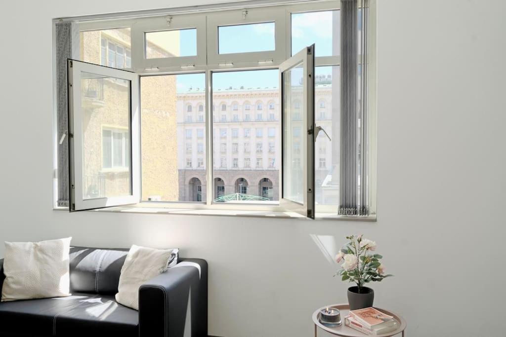 Cozy 2-Bedroom Flat In The Very Center Of صوفيا المظهر الخارجي الصورة