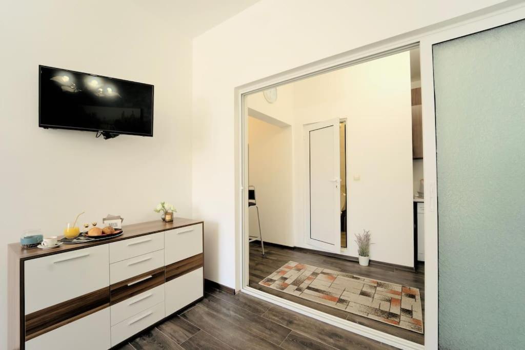 Cozy 2-Bedroom Flat In The Very Center Of صوفيا المظهر الخارجي الصورة